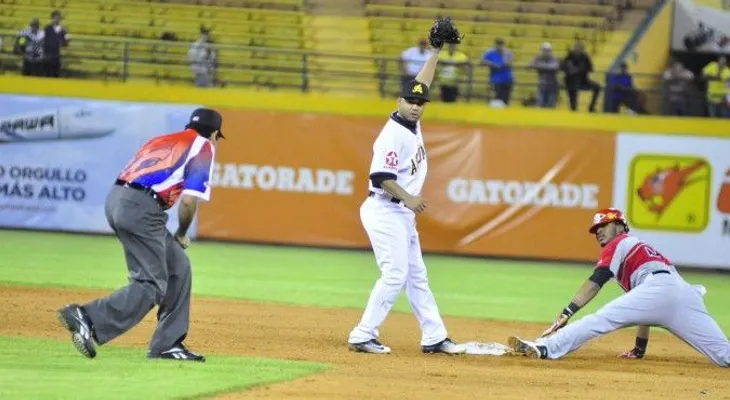 Las Aguilas se imponen al Escogido 5-3 en el Quisqueya