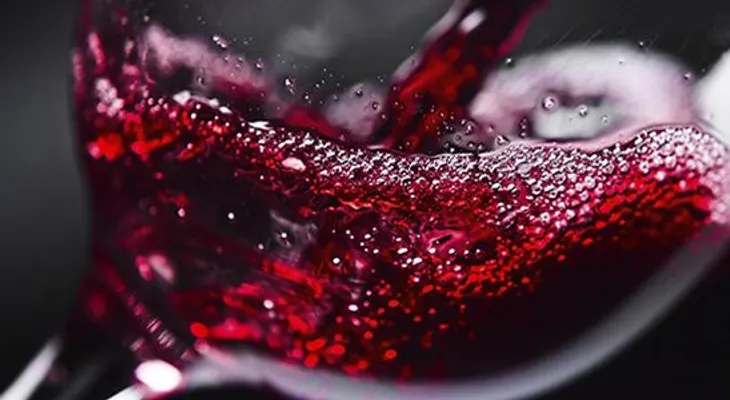 ¡1 vaso de vino tinto equivale a una hora de ejercicio y ayuda a bajar la presion arterial!