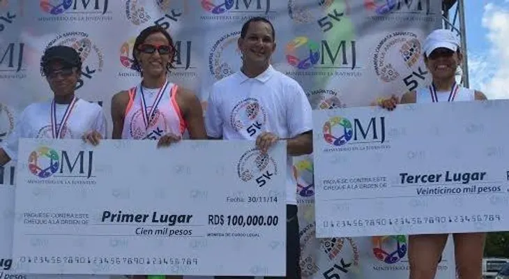Realizan caminata por una juventud saludable