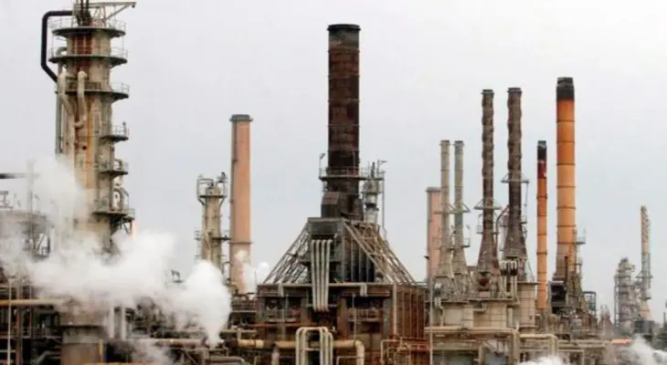 El Brent supera los 108 dólares por tensiones en Ormuz y cierre de oleoducto saudí