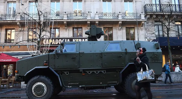 La alerta por un posible ataque terrorista paraliza a Bruselas