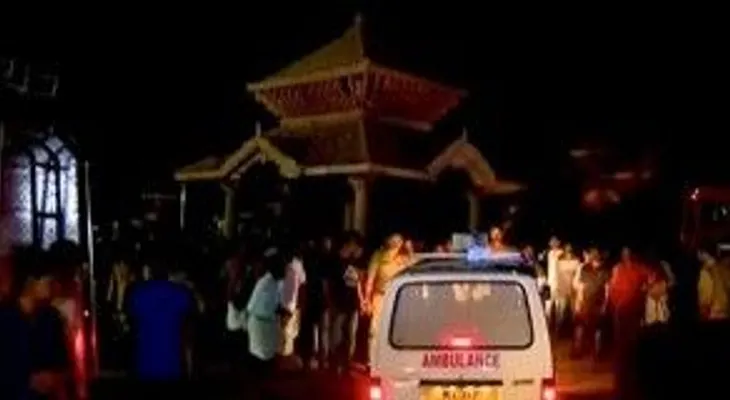 Más de 100 muertos en gran incendio en un templo en India