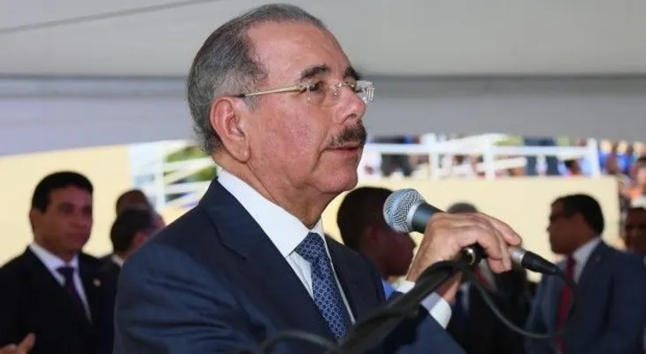 Presidente Medina anuncia construcción carretera Yaguate-La Sierra