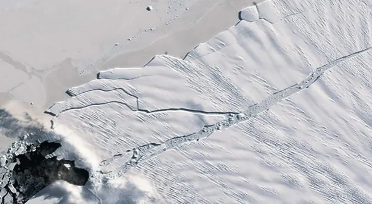 Se desintegra el gigantesco iceberg que se desprendió de la Antártida