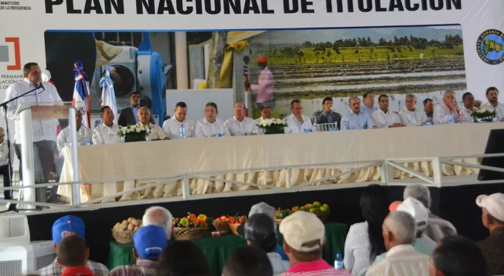Danilo Medina dispone entrega de 302 títulos a productores de Rancho Arriba