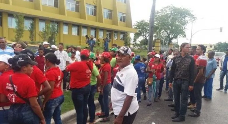 Participantes en cadena humana llaman  "Dictador" al presidente JCE; reclaman conteo manual 100% votos