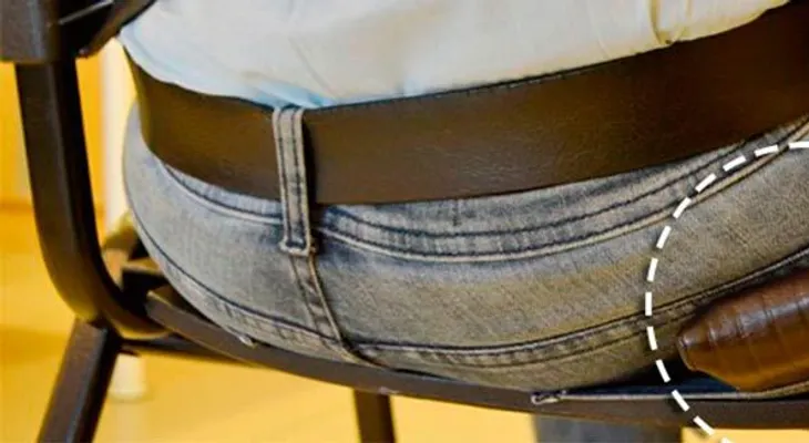 Te estás matando lentamente si te sientas con la cartera en el bolsillo de atrás
