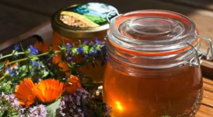 5 razones poderosas para tener miel de abeja en casa