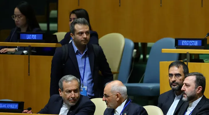 Irán propone reabrir el estrecho de Ormuz en siete días si EE.UU. levanta el bloqueo y las sanciones