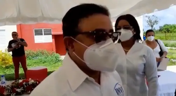 Periodista pregunta a director INVI si rezará para no caer preso