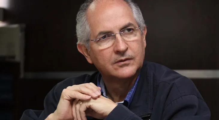 Ledezma escapa del arresto domiciliario y sale de Venezuela, según medios