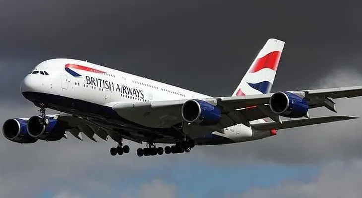 Un vuelo con destino a Leeds regresa a Londres tras declararse en emergencia