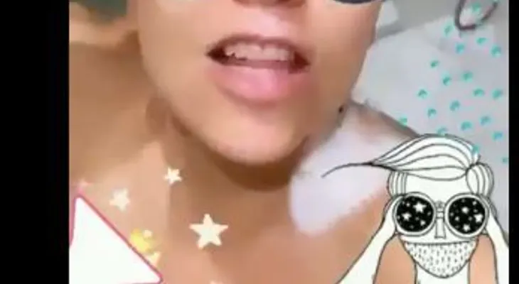 Thalía siempre dando de qué hablar; se deja ver tomando una ducha