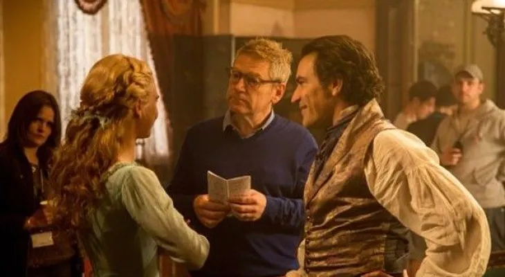 Kenneth Branagh moderniza Cenicienta