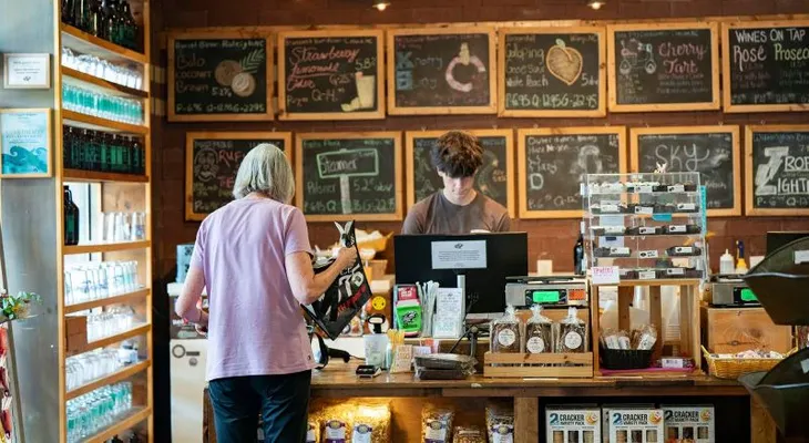 Economía de EE.UU. crece a su ritmo más rápido en un año, pero inflación repunta a 3,6% en septiembre