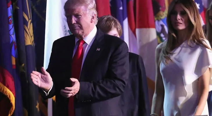 Donald Trump sí vivirá en la Casa Blanca; Melania y su hijo Barron, no... por ahora