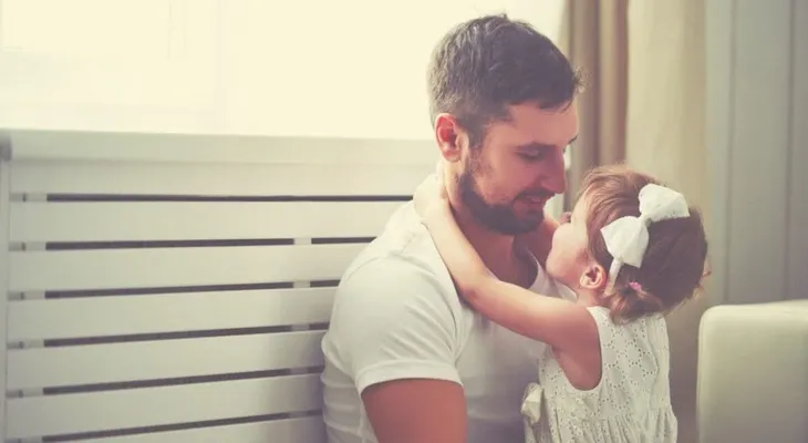 Por qué los padres se relacionan distinto con sus niñas que con sus varones
