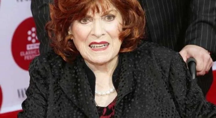 Actriz Maureen O'Hara es enterrada en Arlington