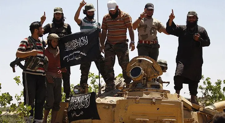 Rebeldes entrenados por EE.UU. traicionan a Washington entregando armas a una rama de Al Qaeda