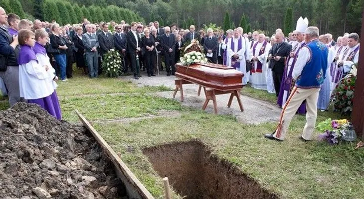 Sepultan en Polonia a Josef Wesolowski