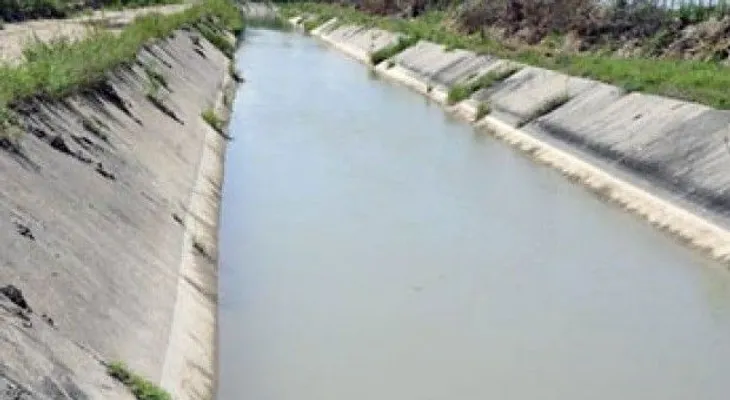 Identifican hombre encontrado muerto en canal de riego de Santiago