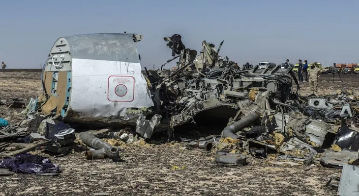 Reino Unido: avión ruso pudo haber sido derribado por un artefacto explosivo