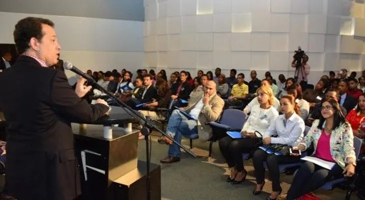 Ito Bisonó aboga para que los jóvenes se involucren en tomas de decisiones