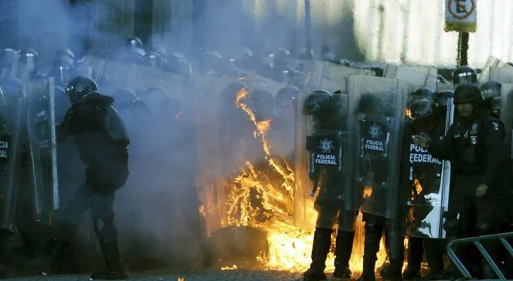 México: Fuertes disturbios durante la conmemoración de la matanza de Tlatelolco