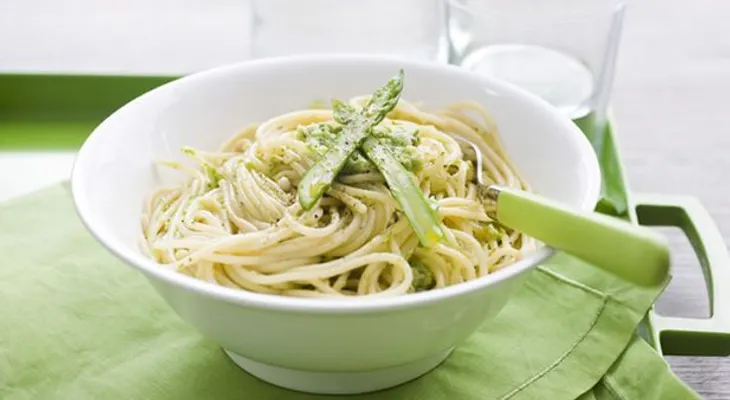 ¿Por qué engorda menos comer la pasta recalentada?