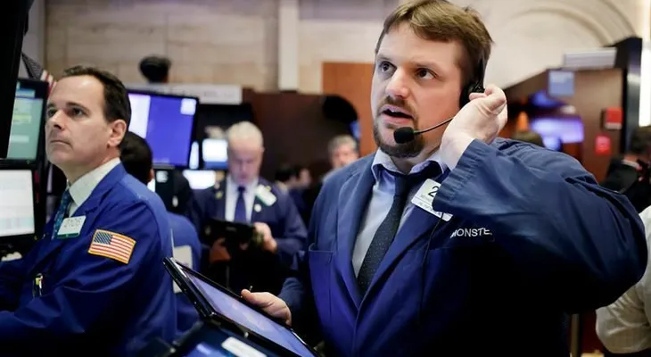 Wall Street sigue a la baja y el Dow Jones cede un leve 0,01 % a media sesión