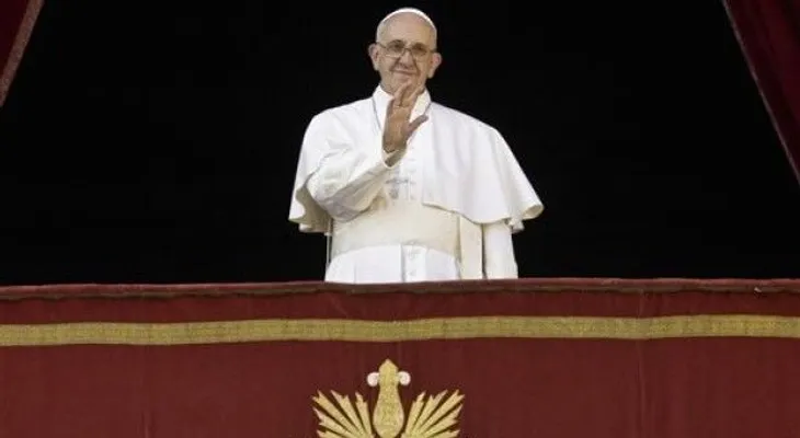 El papa transmite mensaje de misericordia en día de Navidad
