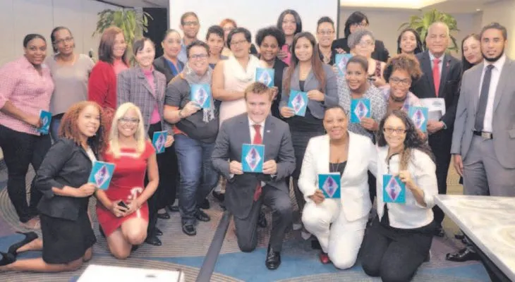 Embajador James Brewster reclama sanción contra quienes apresaron jóvenes LGBTI en el parque Duarte 