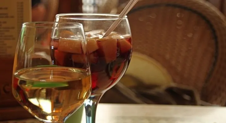 Sangría de pepino y melón para refrescarte en compañía de tus amigos