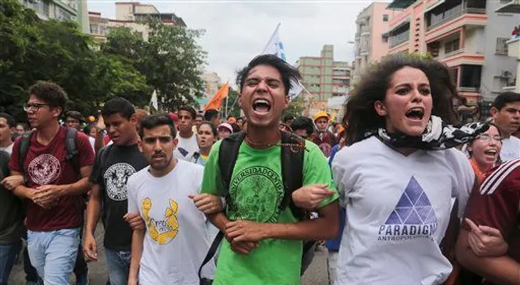 Bloquean marcha opositora en Venezuela 