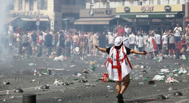 Violentos enfrentamientos dejan 31 heridos y opacan el partido Rusia-Ingleterra en la Eurocopa