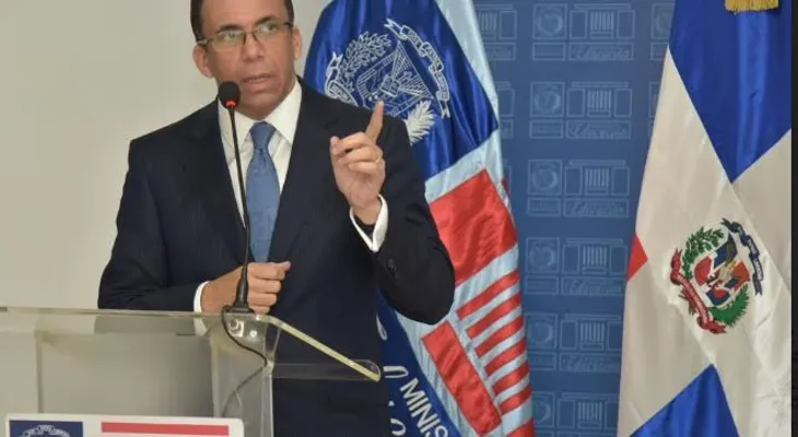 Ministro Andrés Navarro pone en funcionamiento mesa para apoyar escuelas en todo el país