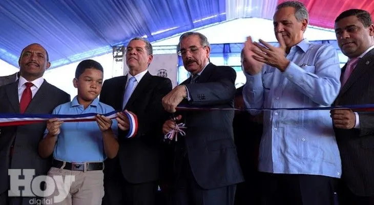 Danilo Medina inaugura 8 escuelas en cinco provincias del Sur 