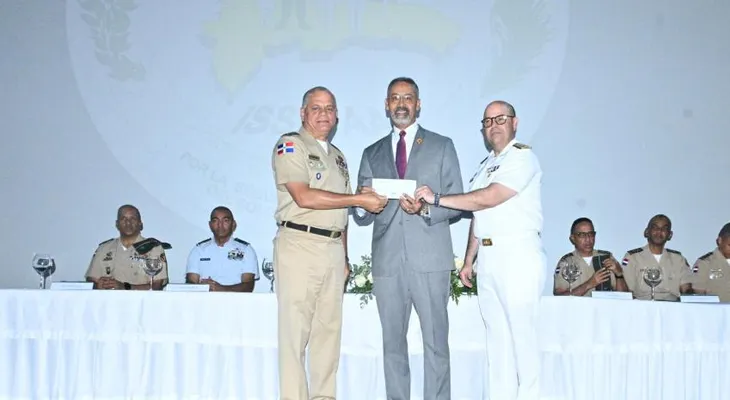 MIDE entrega RD$600 millones a 327 militares retirados por plan de Sueldo por Año