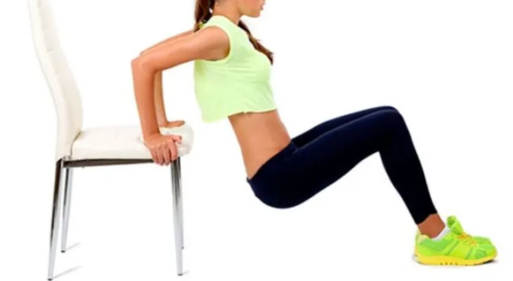 Ejercicios claves para eliminar la "lipa", solo necesita una silla