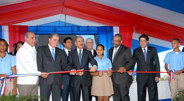 Presidente Medina entrega dos modernos planteles escolares en la provincia Espaillat