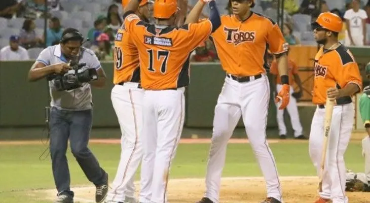 Toros siguen solos en el segundo lugar