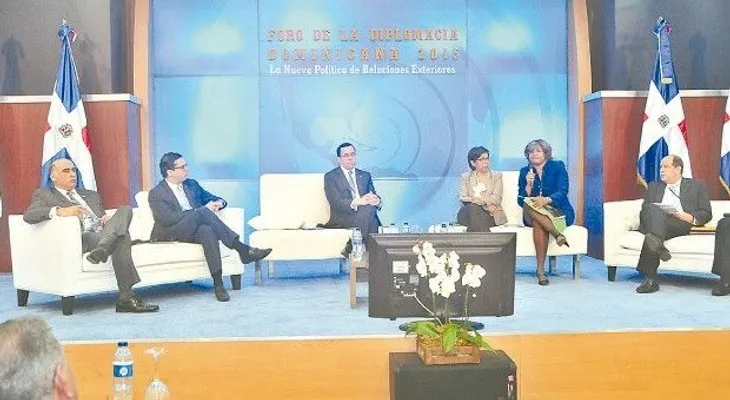 Arranca la nueva política exterior tras concluir foro
