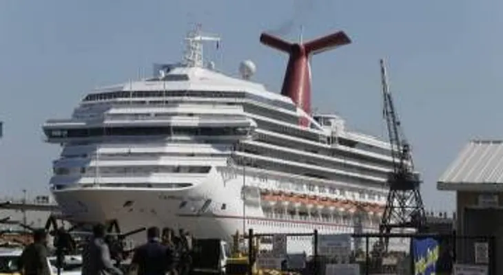Crucero de Carnival Cruise choca con puente de abordaje e Baltimore