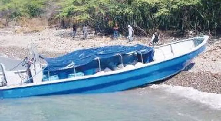 Un muerto y 15 personas detenidas al zozobrar yola