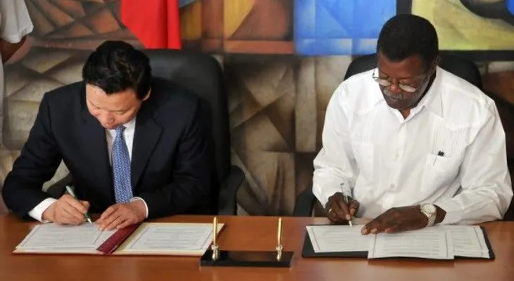 Vicepresidencia y Deportes firman acuerdo.