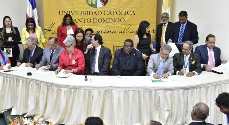 El Gobierno erogará RD$ 7,000 millones, para aumento salarial de los médicos 