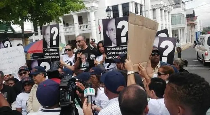 Raptan presidente del PRD en Moca, investigan dos personas