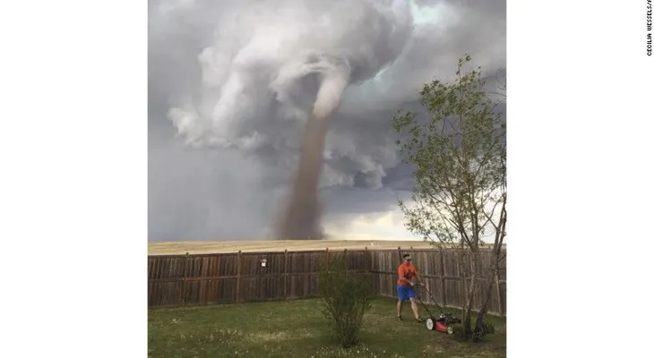 ¿Cuál tornado? Cariño, hay que cortar el césped
