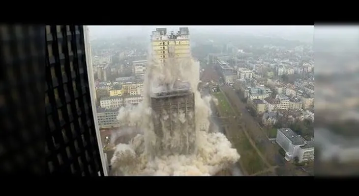 El edificio universitario más alto de Europa se hace polvo en segundos