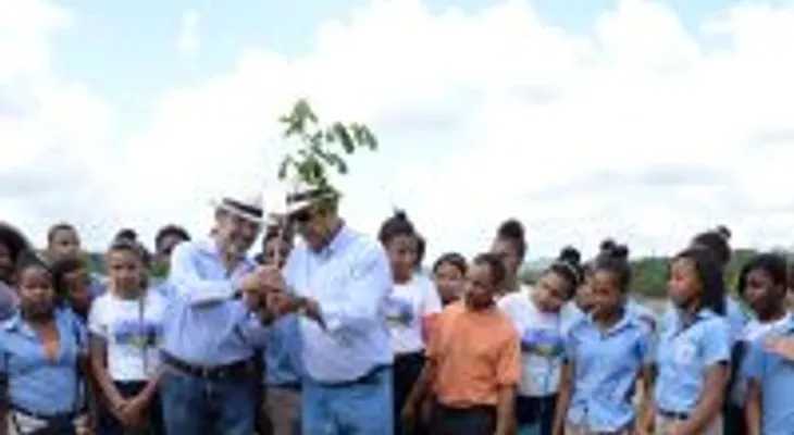 Presidente Medina llama a hacer un uso racional de recursos naturales